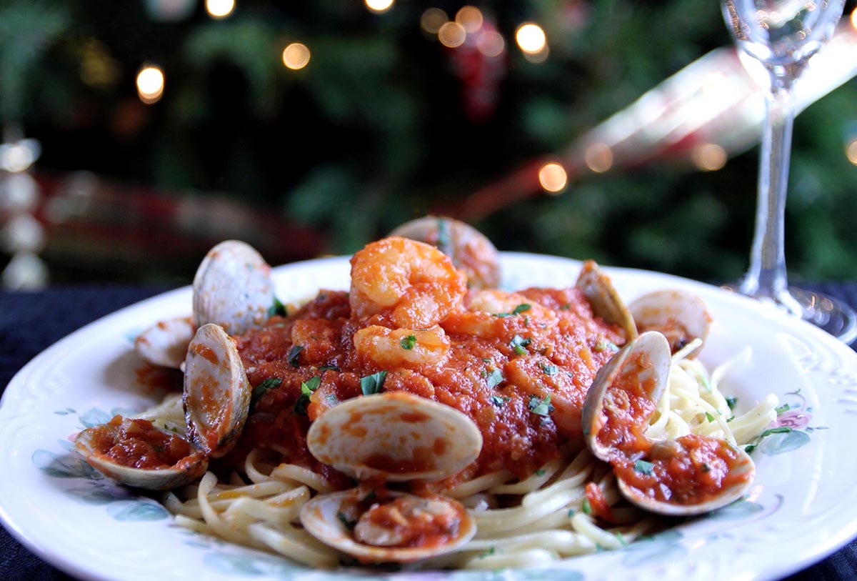 Linguine with Shrimp and Clam Sauce-thumb